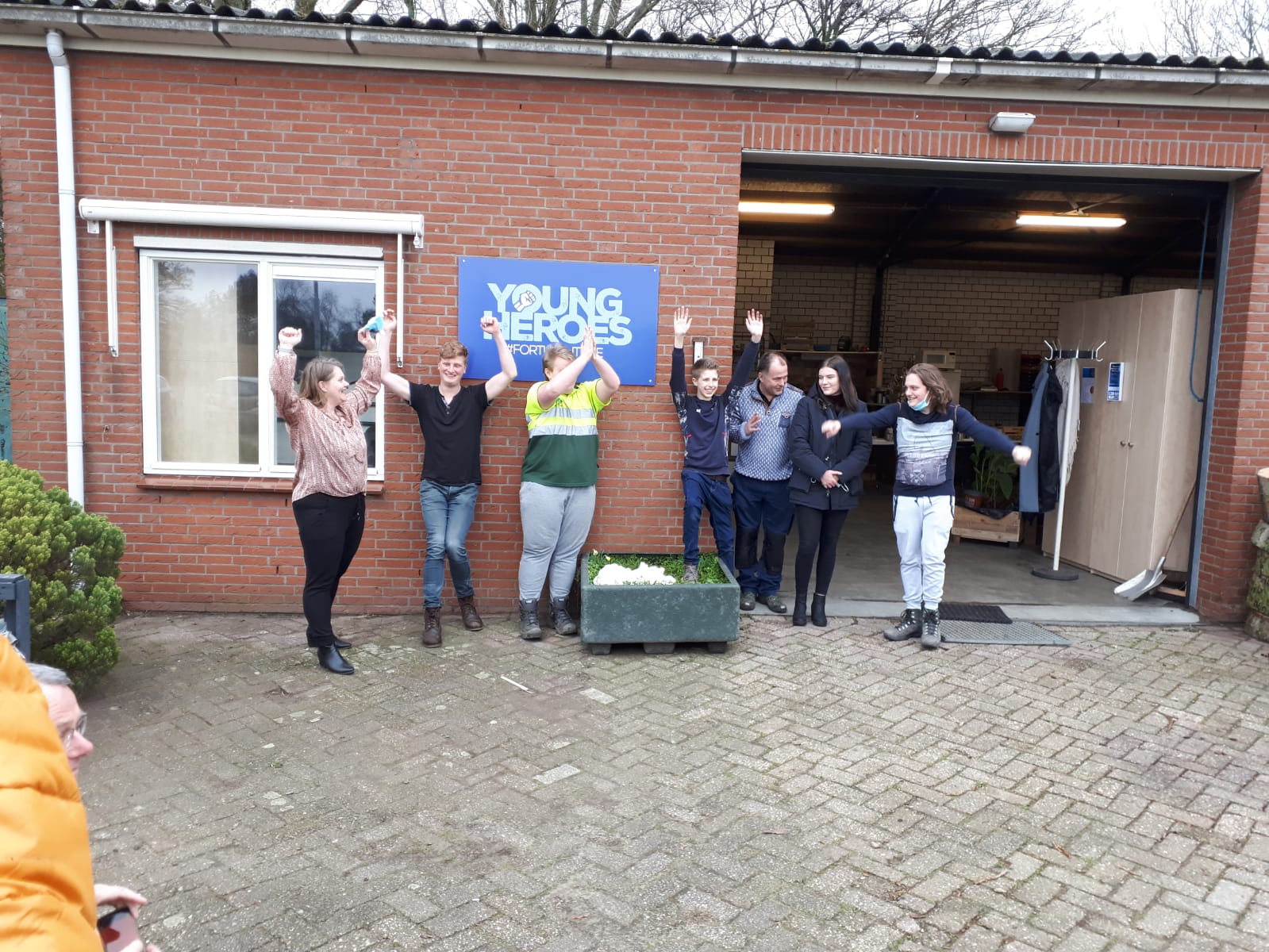 Foto’s van onthulling nieuwe naam en logo jongerenproject YOUNG HEROES !